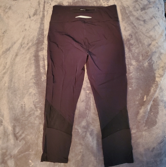 Under Armour Crops - Picture 2 of 3